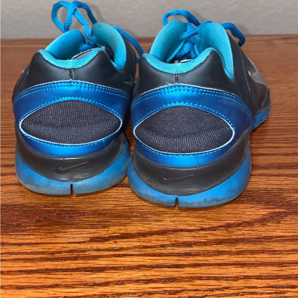 Nike tennis shoes - Picture 3 of 5